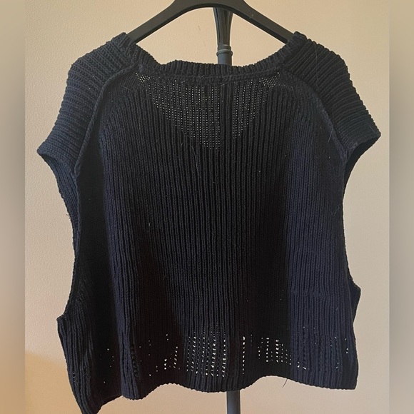 Victoria’s Secret Black Knit Sleeveless Sweater Vest Size Large - Picture 2 of 5